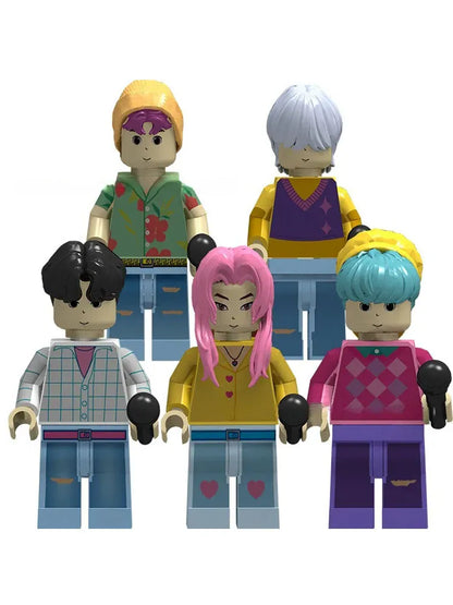 Demon Hunters, a group of demon hunters, build blocks with Lumi and assemble toy building blocks with dolls Demon Hunters, a group of demon hunters, build blocks with Lumi and assemble toy building blocks with dolls