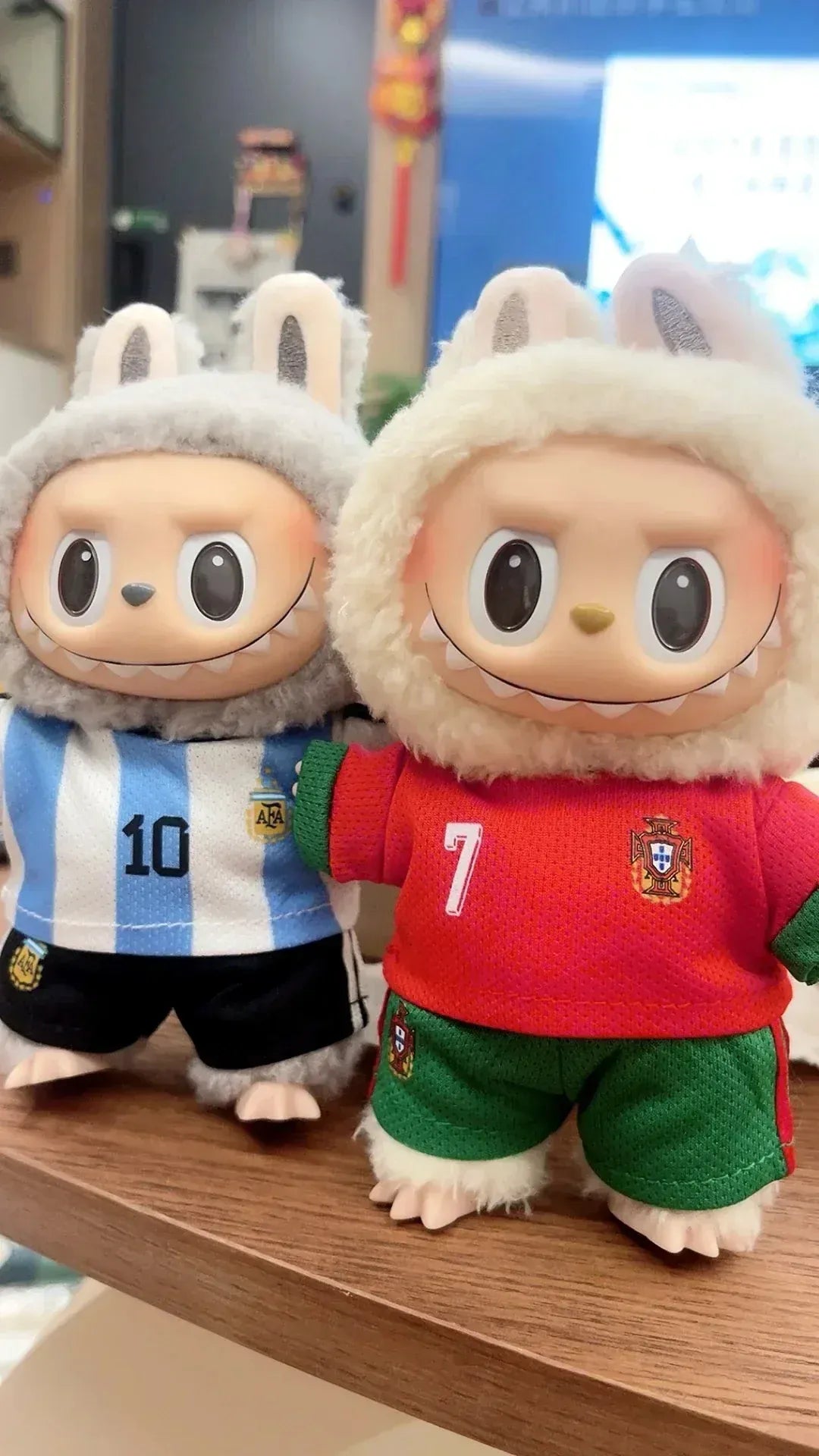 Labubu Football Vinyl Pendant Doll 17cm with DIY Clothing Set Labubu Football Vinyl Pendant Doll 17cm with DIY Clothing Set