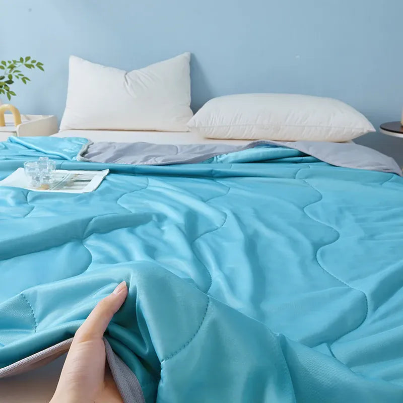 Silky Cooling Summer Quilt Lightweight Comforter 10 Colors | Wahooly Silky Cooling Summer Quilt – Lightweight Air Conditioner Comforter for Hot Sleepers