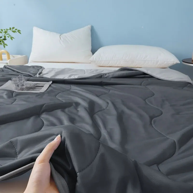 Silky Cooling Summer Quilt Lightweight Comforter 10 Colors | Wahooly Silky Cooling Summer Quilt – Lightweight Air Conditioner Comforter for Hot Sleepers